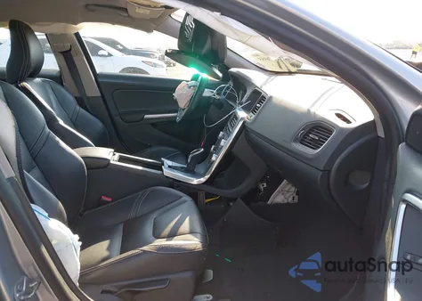 2017 Volvo S60 T5 Dynamic z USA, uszkodzony, nr VIN YV126MFL9H2425498